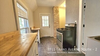 Building Photo - 3515 Grand Ave S