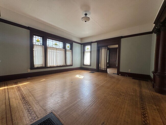 Building Photo - 2526 Polk St NE