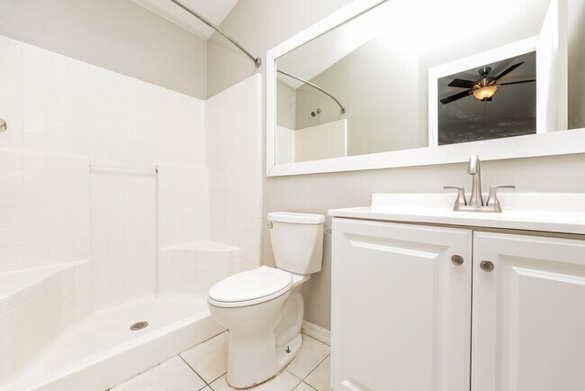 Building Photo - 447 Maple Pointe Dr