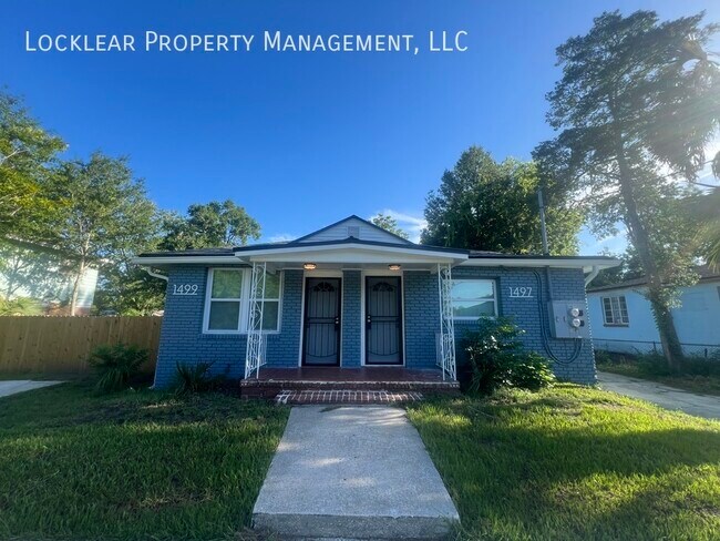 Primary Photo - Renovated 3 Bedroom Duplex!