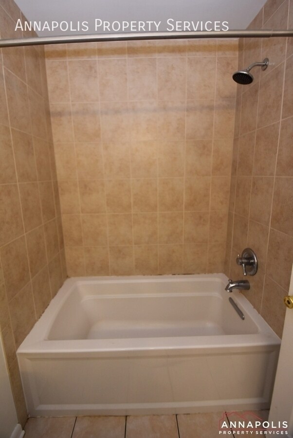 Building Photo - 1027 Springhill Way