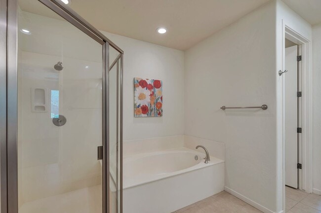 Building Photo - Beautiful 2-Bedroom Condo in Prime Scottsd...