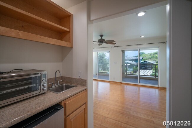 Building Photo - Available Now! Studio / 1 BA / 1 Parking stall in Kailua