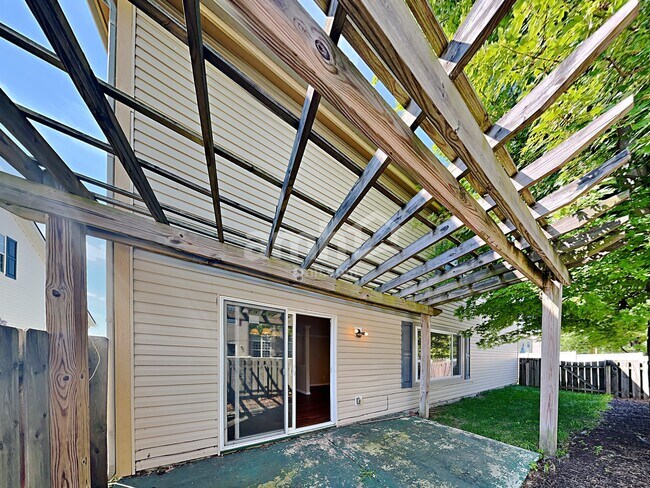 Building Photo - 10850 Chestnut Heath Court