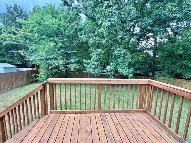 Building Photo - 105 Sugarwood Ct