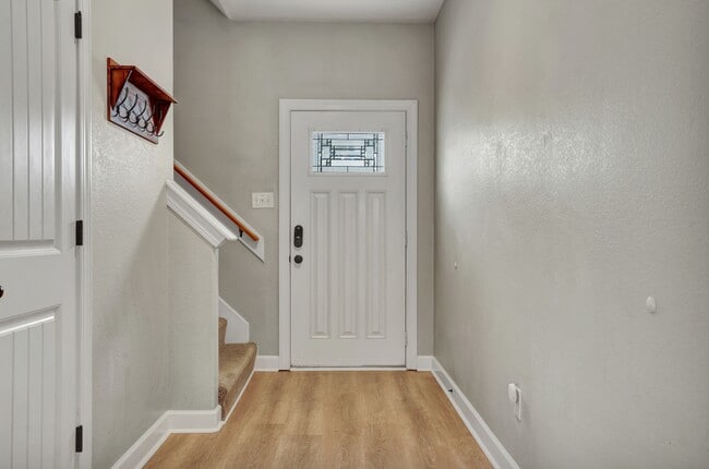 Building Photo - 211 Thalia Rd