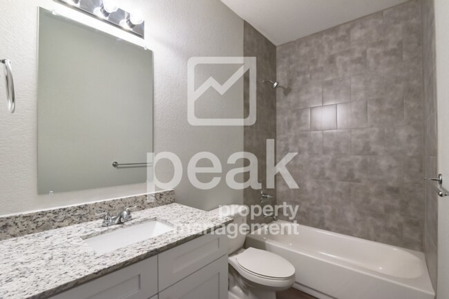 Building Photo - $1375! 2Bed/1.5bath Duplex Available for Rent! Apply today and save $150!