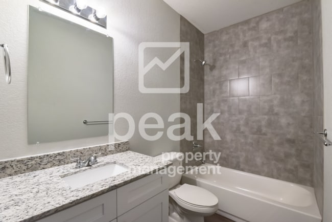 Building Photo - $1375! 2Bed/1.5bath Duplex Available for Rent! Apply today and save $150! FREE APPLICATION