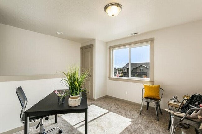 Building Photo - Beautiful 3-Bedroom, 2-Bath Home in La Pin...