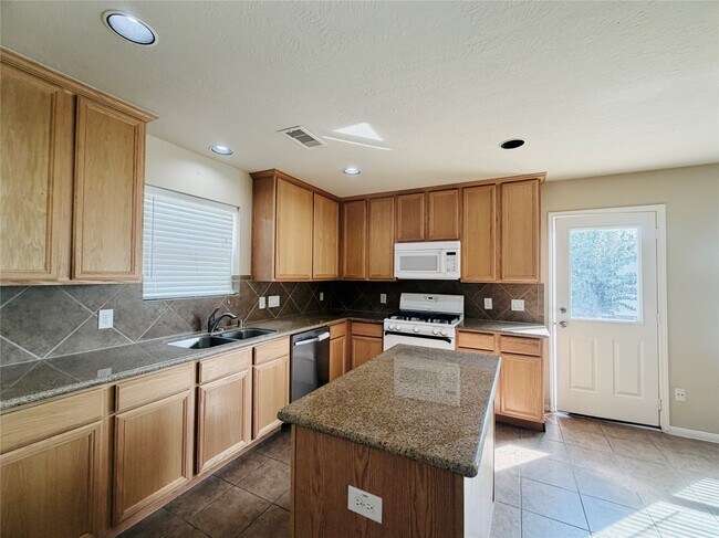 Building Photo - 246 Golden Grain Dr