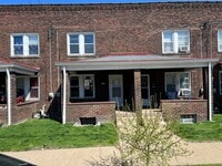Building Photo - Charming Updated 2BR Home with New Flooring & Rear Porch