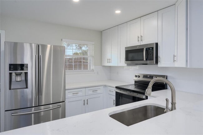 Building Photo - 15302 Cavalier Canyon Dr