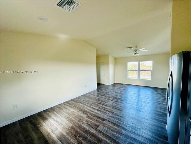 Building Photo - 131 Carousel Ave