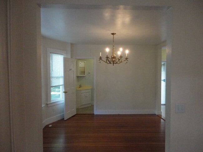 Building Photo - 39 E Bowery St