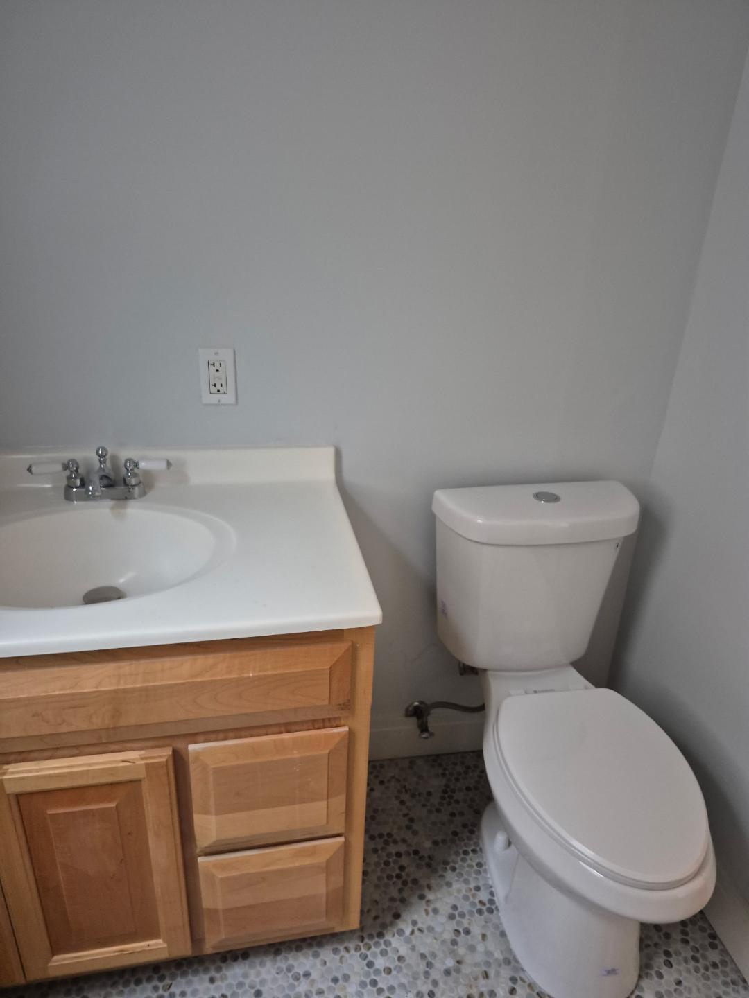 bathroom - 8702 S Escanaba Ave