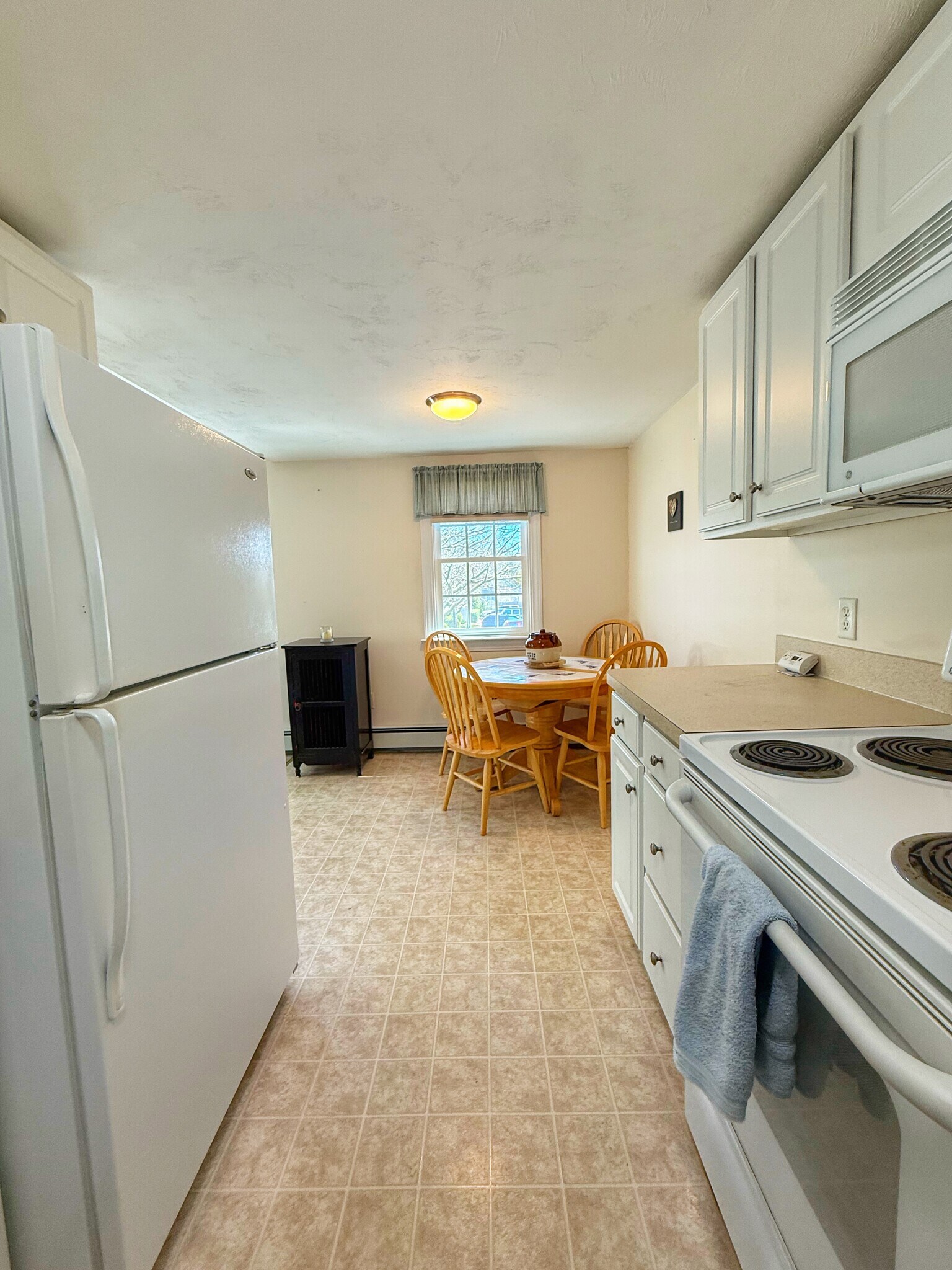 Eat-In Kitchen - 78 Center St