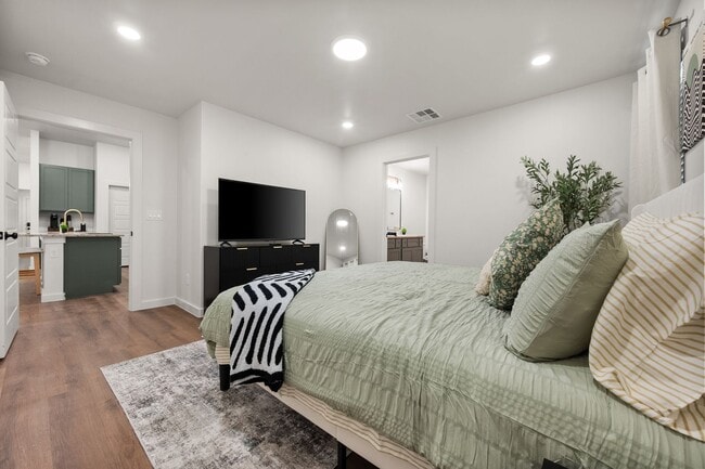 Building Photo - Furnished, Finished, and Ready for YOU!