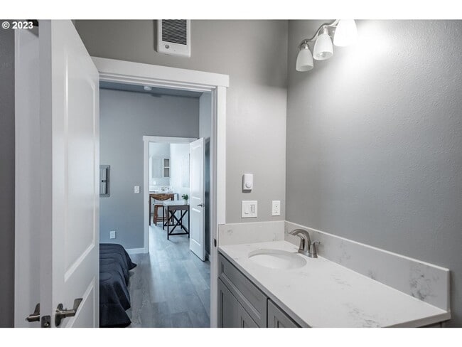Building Photo - 1-Bedroom 1 Bath Apartment