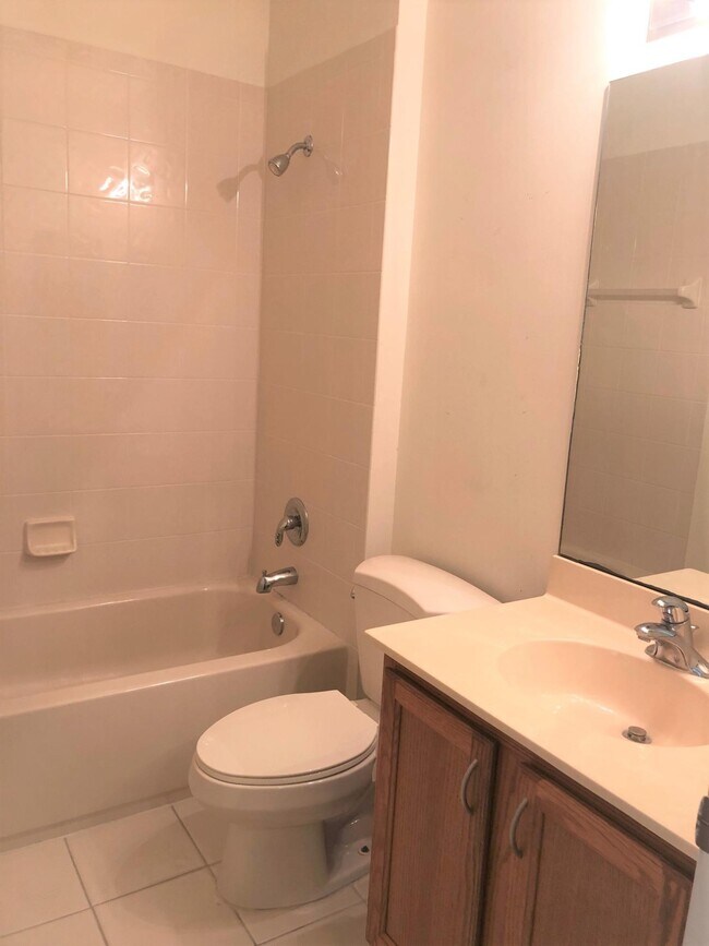 Building Photo - 810 Marina Del Ray Ln