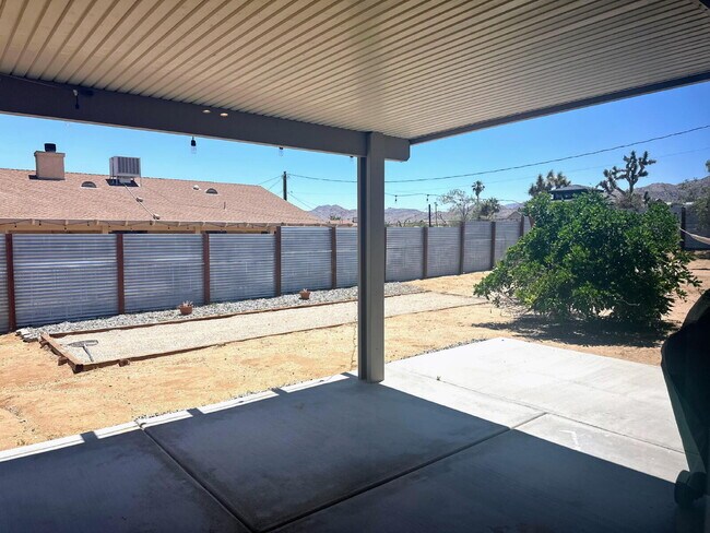 Building Photo - Rare Opportunity for Spacious, Modern Sout...