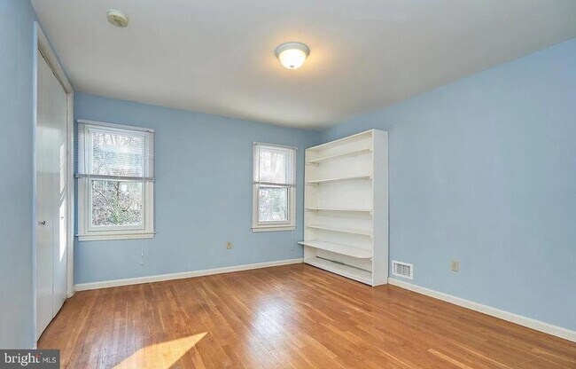 Building Photo - 11312 Myrtle Ln