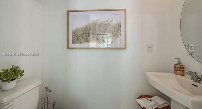 Building Photo - 3010 Skyline Lp