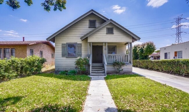 Primary Photo - 6826 Hollenbeck St