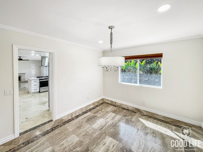 Building Photo - Stunning 4B/2.5BA House in Escondido!