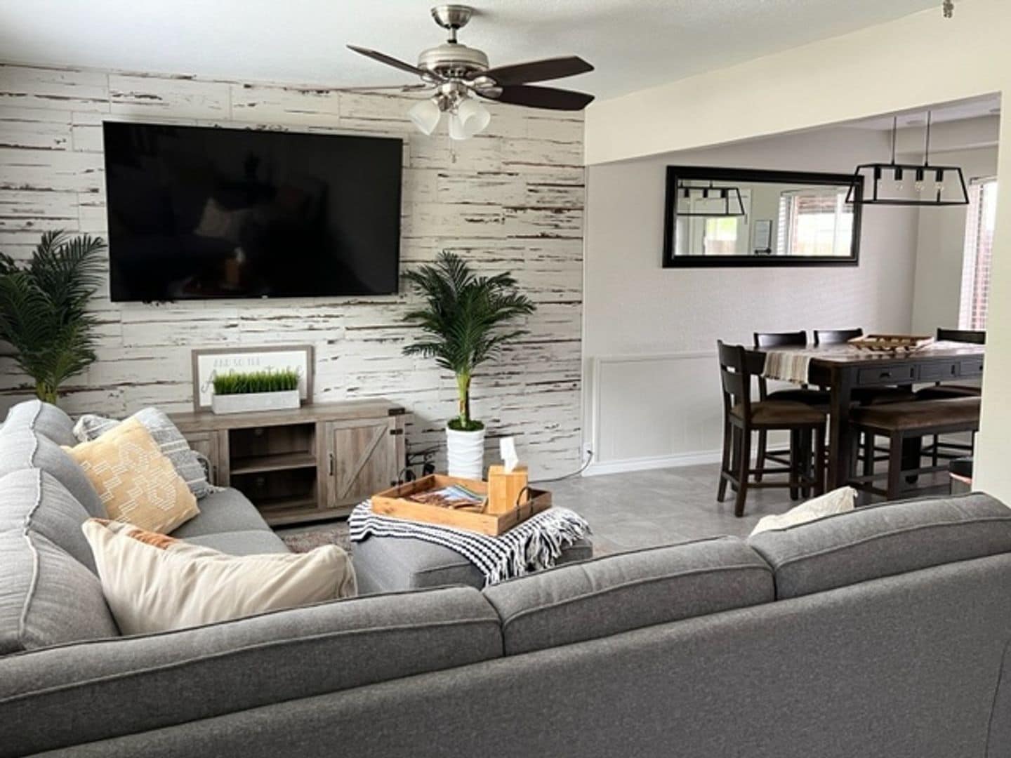 Building Photo - 127 E Silver Sands Dr