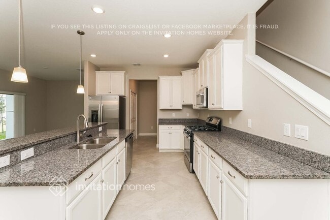 Building Photo - 2889 Coach Manors Way