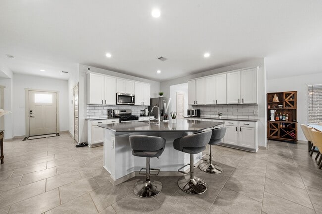 Building Photo - 30010 Reagans Rnch Dr