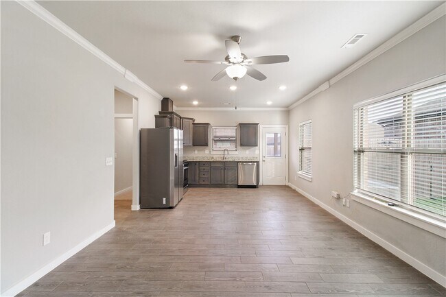 Building Photo - 402 Barbet Dr