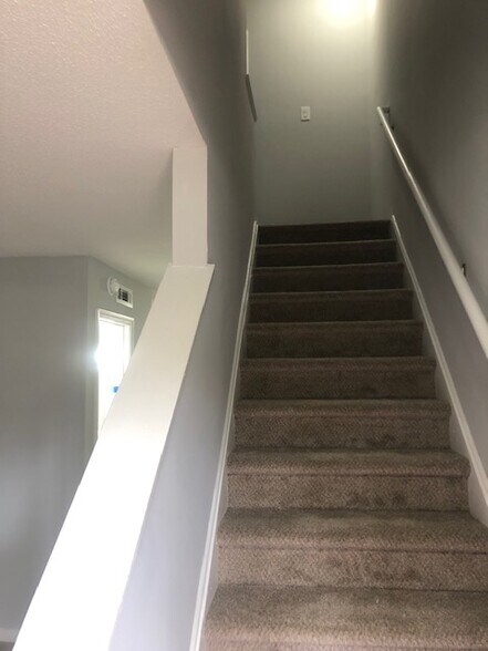 Building Photo - 516 Sherwood Ct