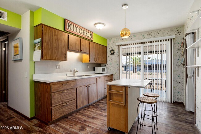 Building Photo - 12543 W Parkwood Dr