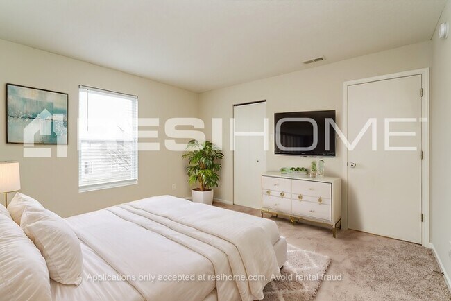 Building Photo - 1726 Blue Grass Pkwy