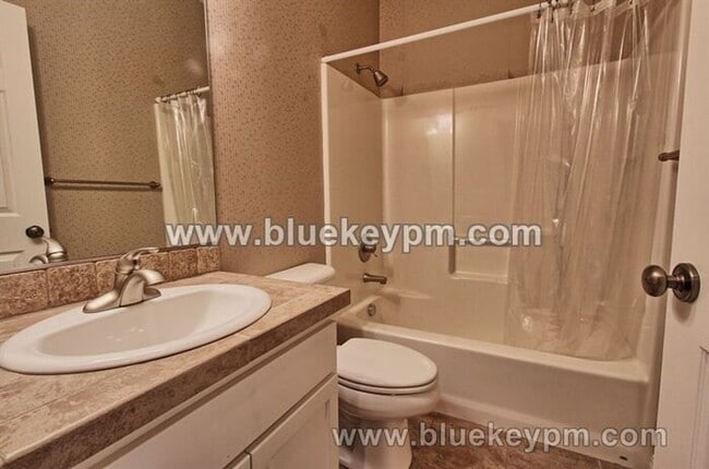 Building Photo - 4 Bed, 3 Bath Home in Happy Valley with Pr...