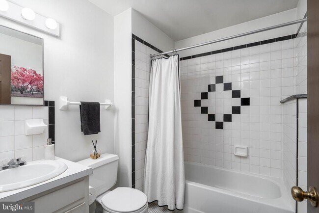 Building Photo - 239 Race St