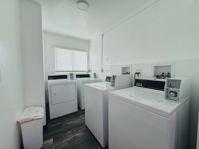 Building Photo - STUDIO AVAILABLE IN THE HEART OF DOWNTOWN LA JOLLA!