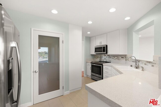 Building Photo - 4643 E 4th St