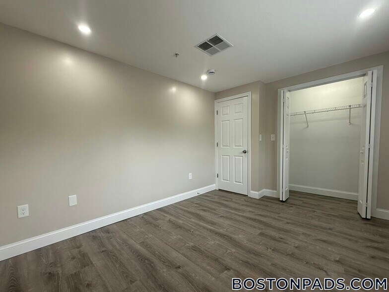 Building Photo - 23 Kenmar Dr