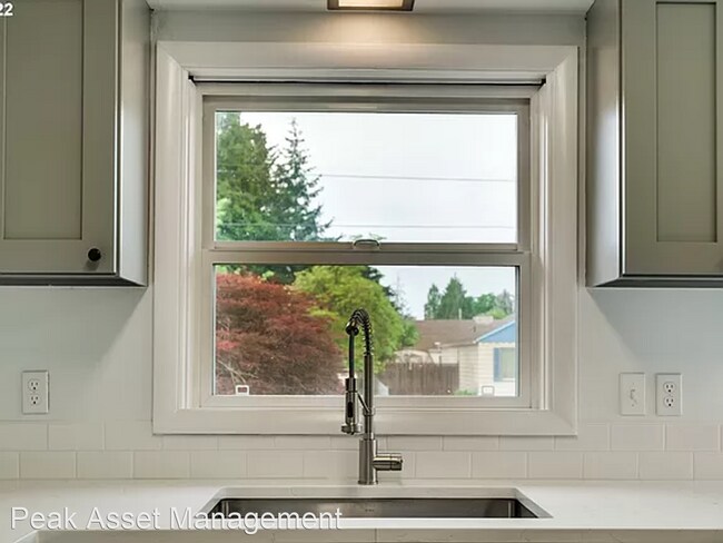 Building Photo - 4 br, 2 bath House - 7740 SE Flavel St