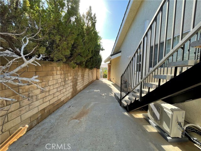 Building Photo - 19153 Clymer St