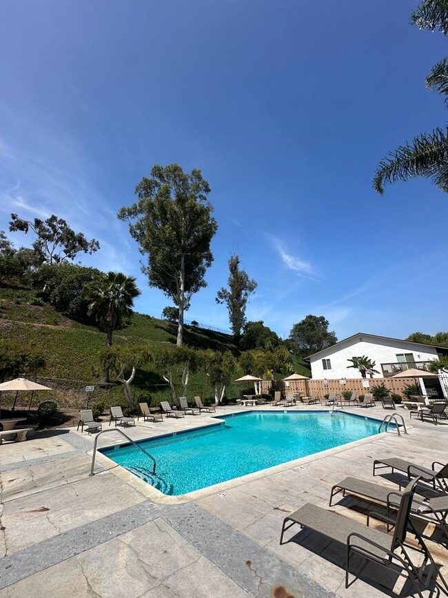 Building Photo - Beautiful 2BR/1BA two story condominium of...