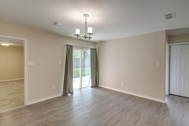 Building Photo - 1106 Bradshaw Dr