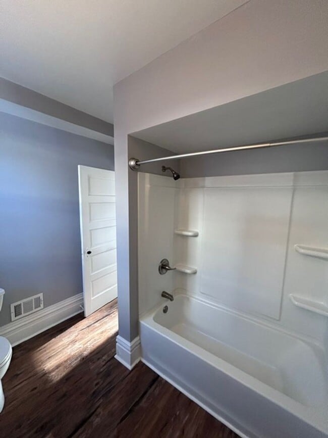 Building Photo - wat195