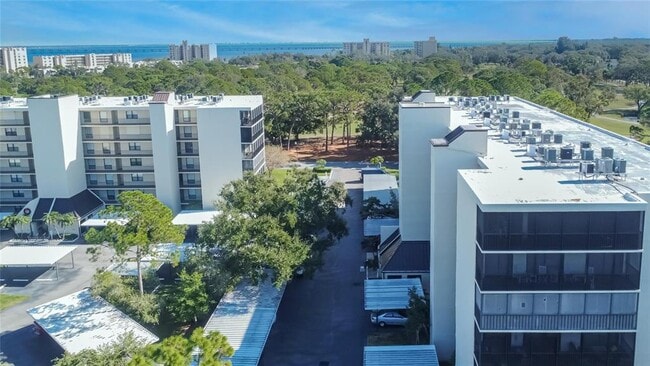 Building Photo - 2900 Cove Cay Dr