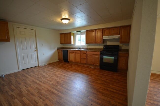 Building Photo - Rent this 2 Bedroom house with a 1 car garage.