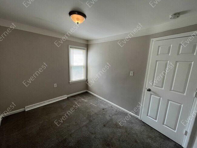 Building Photo - 18474 Glenmore St