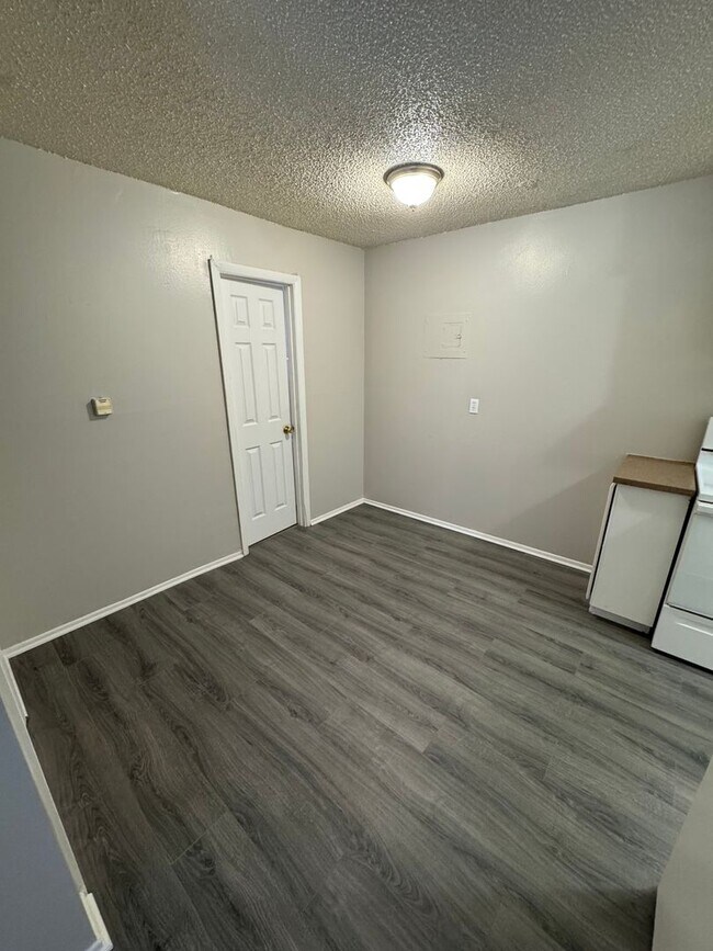 Building Photo - Cozy 1-Bedroom Apartment Near Manitou Springs with Easy Westside Access
