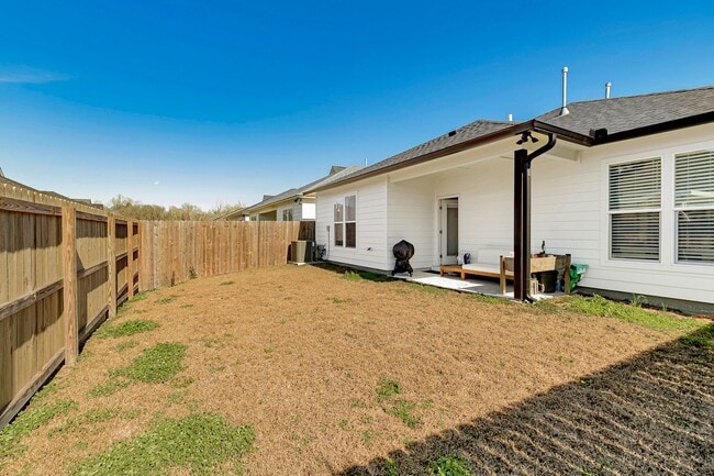 Building Photo - 3 Bedroom Home in River Hills